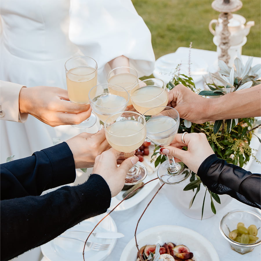 WEDDING PHOTO<br>GARDEN CEREMONY